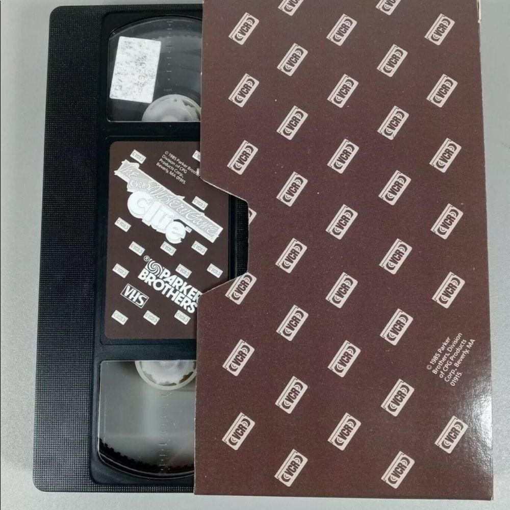 Vintage 1985 Clue VCR Mystery Game Murder Sleuth Detective VHS Open Box RARE - Picture 5 of 8